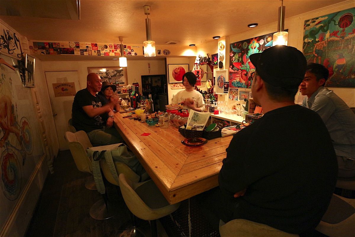 新春シャンソン荘の店内